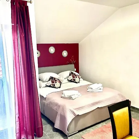 Antiqua Rooms1