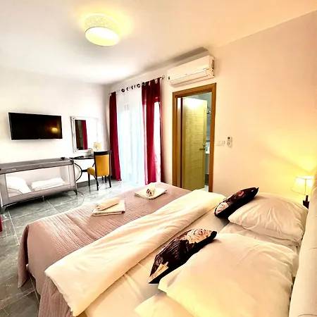 Antiqua Rooms1 4*