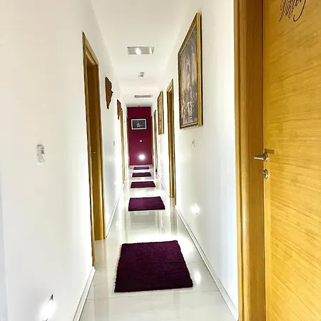 Antiqua Rooms1 Guest house